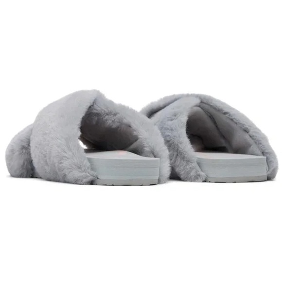 Toms Susie Eva Cross-Over Slippers Grey Plush Faux Fur House Bedroom NIB - Picture 2 of 8